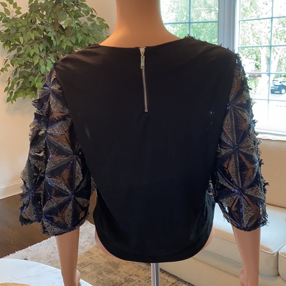 Gracia Sequin Pinwheel Crop Top - Picture 3 of 4